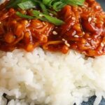 Enoki mit Gochujang Sauce