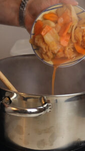 Kimchi im Topf bei Kimchi Jjigae