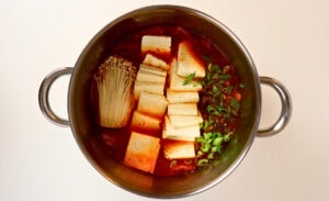 Kimchi Jjigae koreanischer Kimchi eintopf