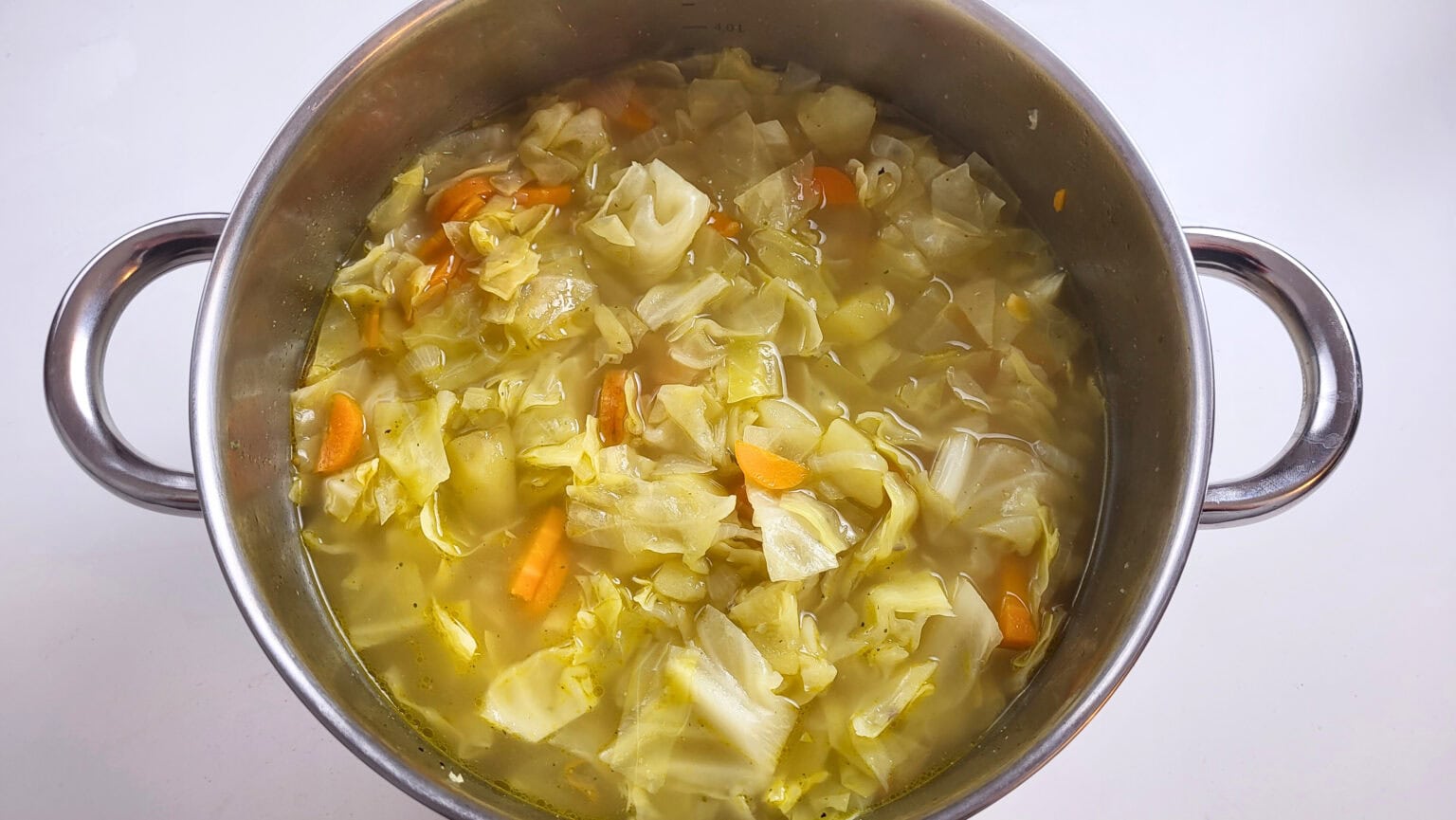 Kohlsuppe zum Abnehmen (nur 200 Kalorien)