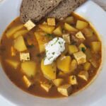 Veganes Kartoffelgulasch