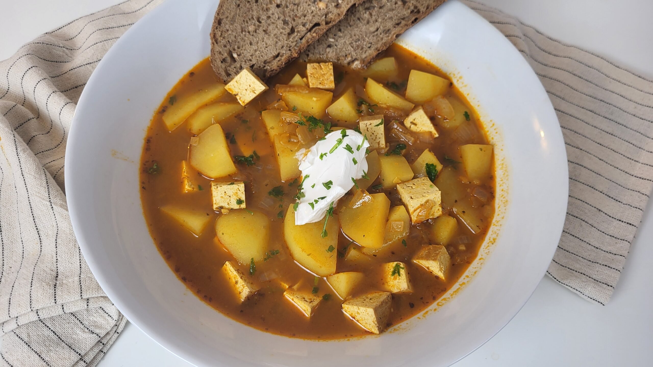Veganes Kartoffelgulasch